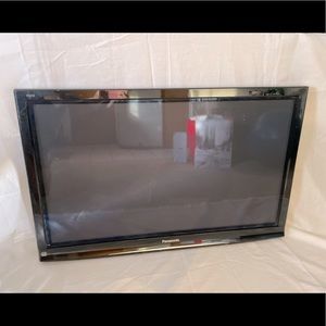 Looking to sell a 60” Panasonic Tv, all black around 20 pounds possible less.